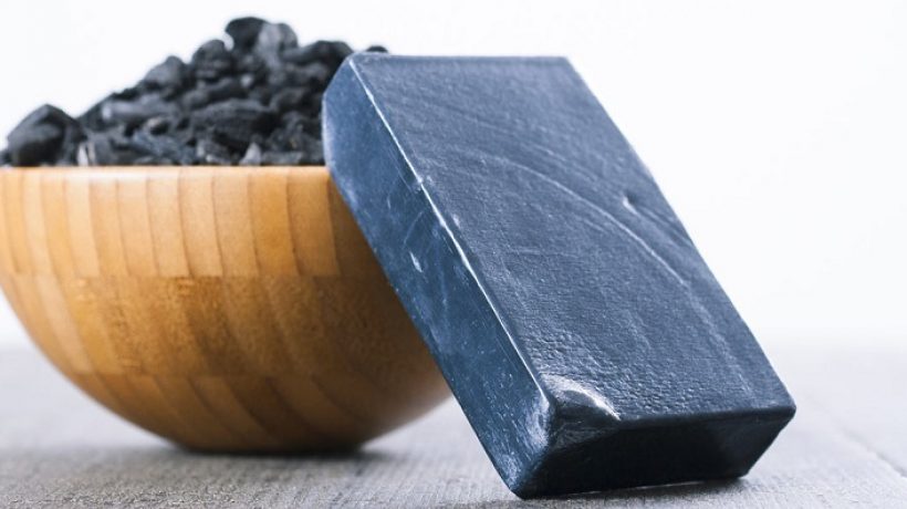 Eliminates acne, blackheads and pimples with activated charcoal soap