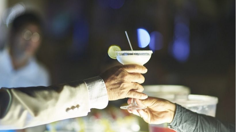 21 cocktails with alcohol for the party that will make your mouth water