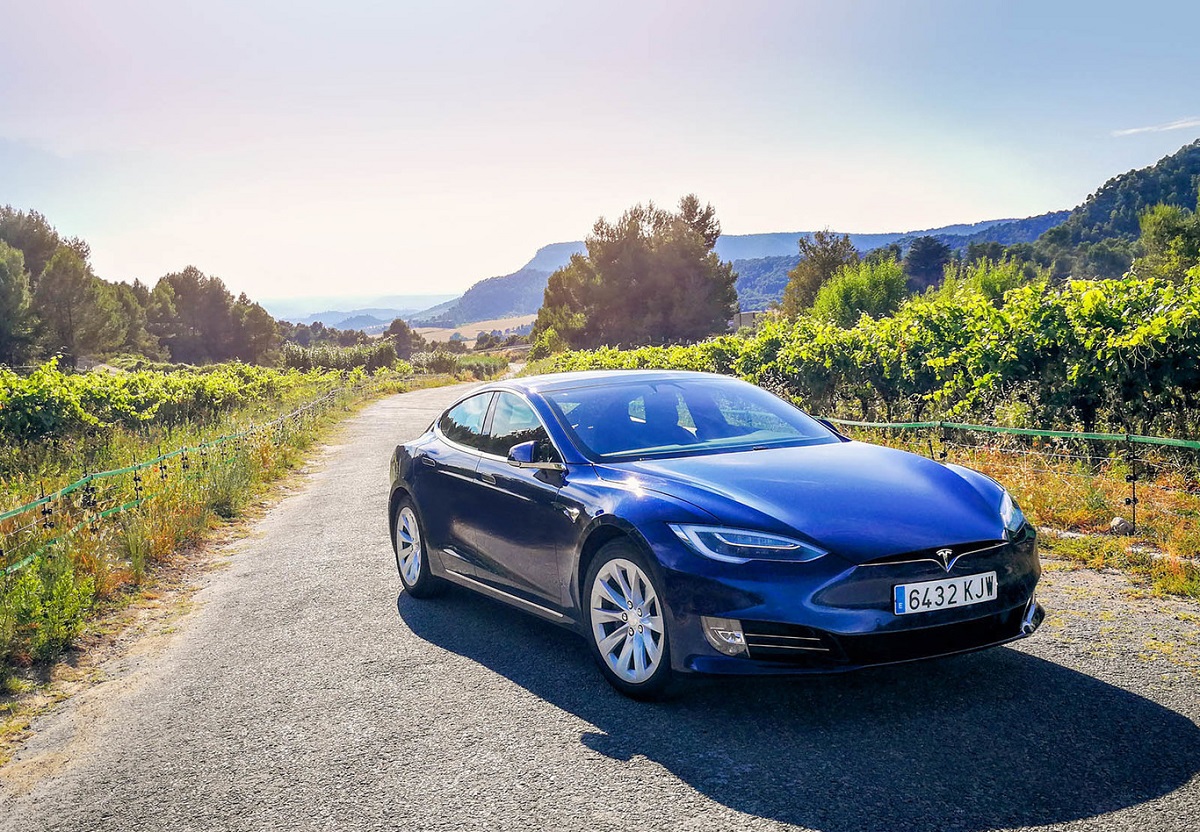 tesla model s 100d the electric car that dreamed of being a sports car