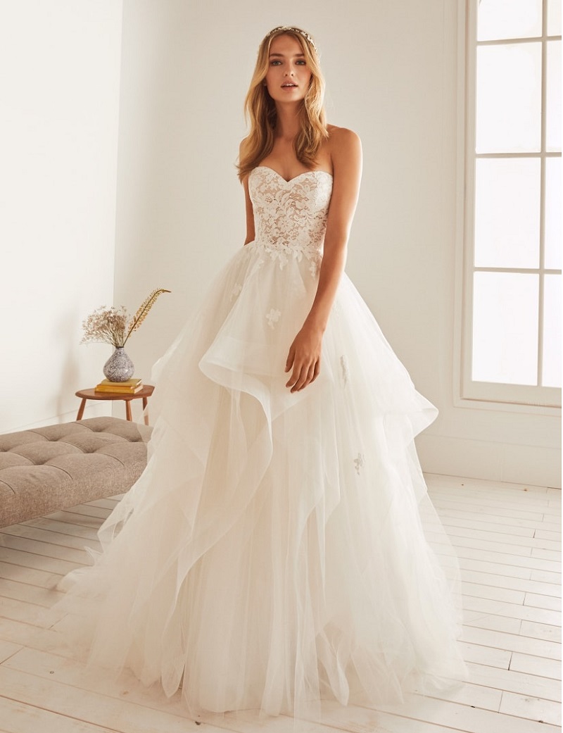 What material are you? The 5 most popular fabrics for wedding dresses