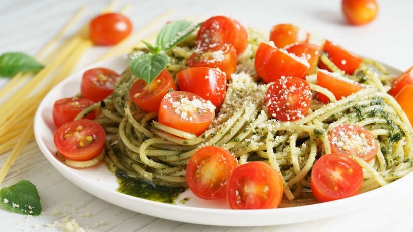 Vegetable spaghetti with homemade pesto and lemon