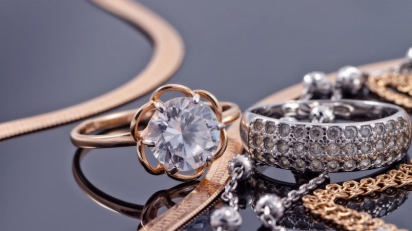 Four tips for choosing jewelry to wear and match it!