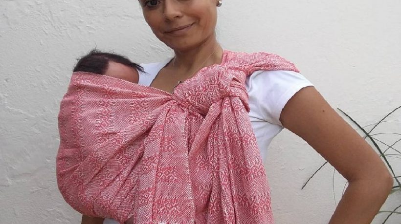How to choose a suitable babywearing to carry your baby