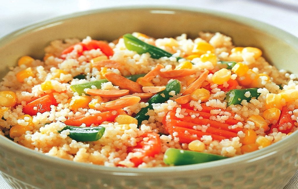 We are talking about Cous Cous or couscous, a traditional Berber dish made from wheat semolina, so to be suitable for a gluten-free diet, it must be precooked corn flour.
