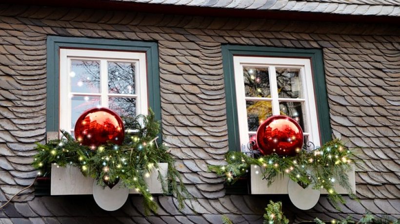 Brighten Up Your Home and Garden with Low-cost Christmas Decorations