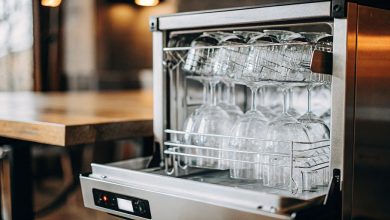 Compact Industrial Glass Washer: Efficient undercounter solutions for fast, streak-free cleaning of delicate stemware and bar glassware. Maximize space & shine!