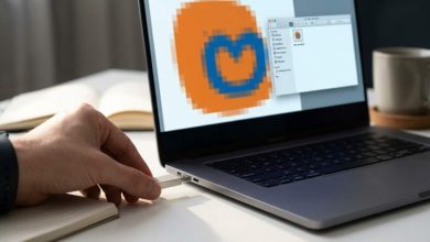 Designer fixing pixelated logo artwork in Illustrator